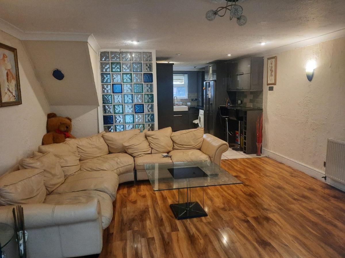Home Away In A Close Thamesmead  Esterno foto
