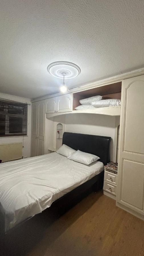 Home Away In A Close Thamesmead  Esterno foto