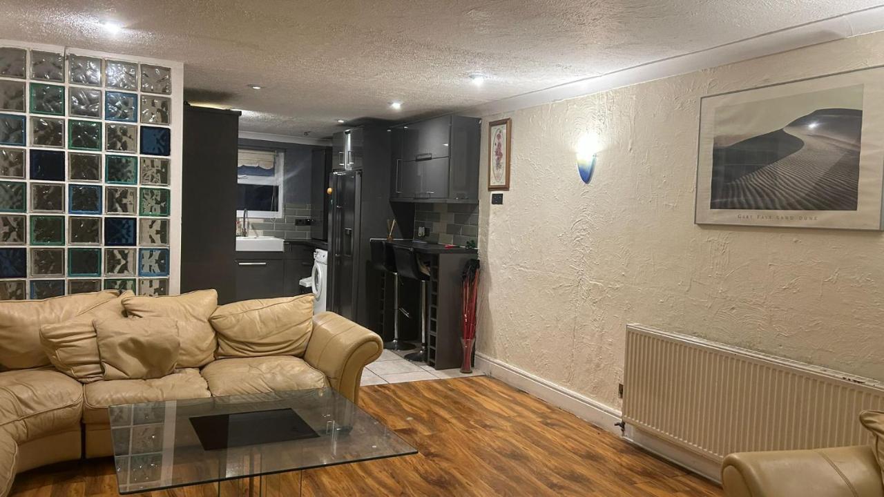 Home Away In A Close Thamesmead  Esterno foto