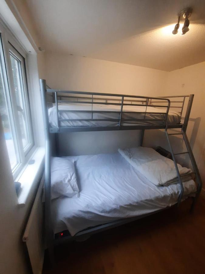 Home Away In A Close Thamesmead  Esterno foto